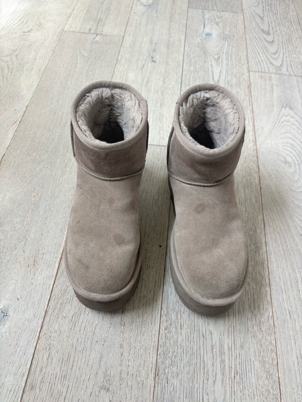 UGG Classic Mini Platform Boots - Picture 6 of 9